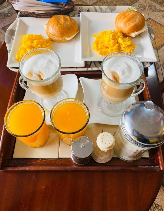 Hotel Margarita Inn Alameda Кіто Екстер'єр фото