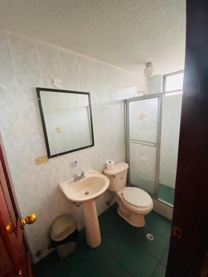 Hotel Margarita Inn Alameda Кіто Екстер'єр фото